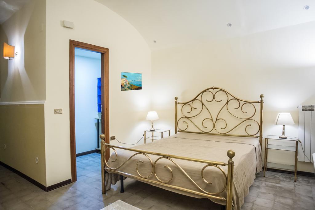 Casa Vacanze Amedeo Неаполь Екстер'єр фото